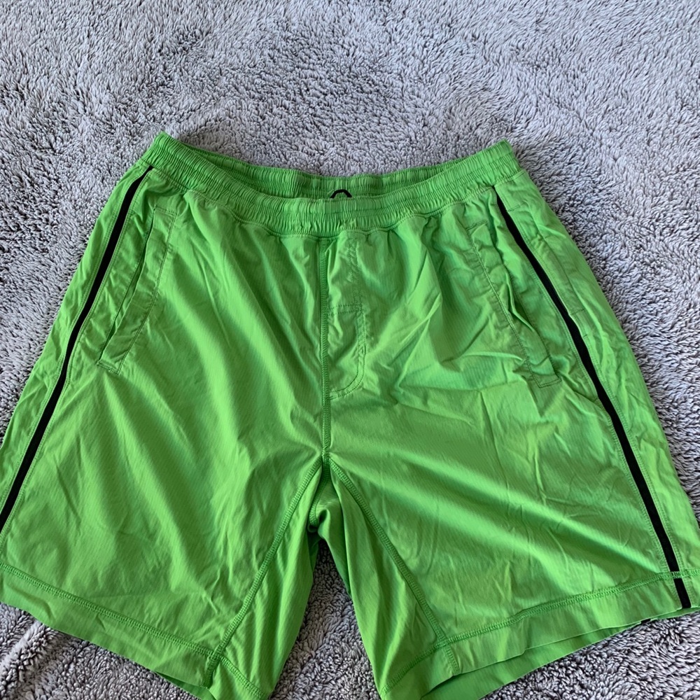 Large Lululemon Pace Breaker 9” inseam with liner